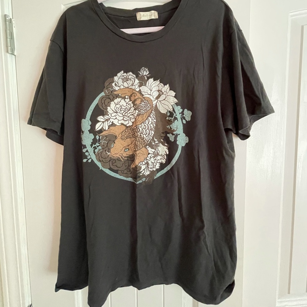 Altar’d State graphic tee size large